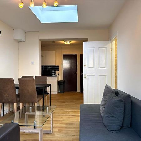 London Deluxe 6 Bedroom House Dagenham Extérieur photo