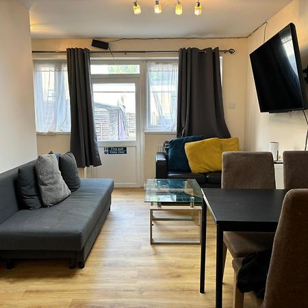 London Deluxe 6 Bedroom House Dagenham Extérieur photo