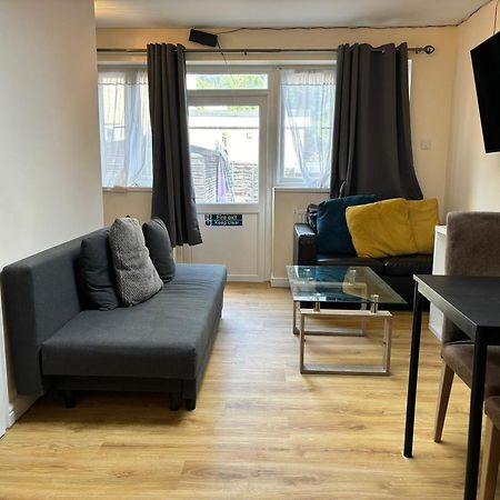 London Deluxe 6 Bedroom House Dagenham Extérieur photo