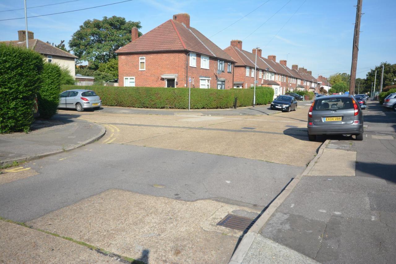 London Deluxe 6 Bedroom House Dagenham Extérieur photo