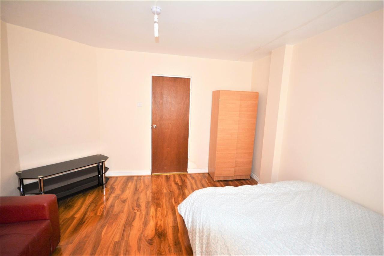 London Deluxe 6 Bedroom House Dagenham Extérieur photo