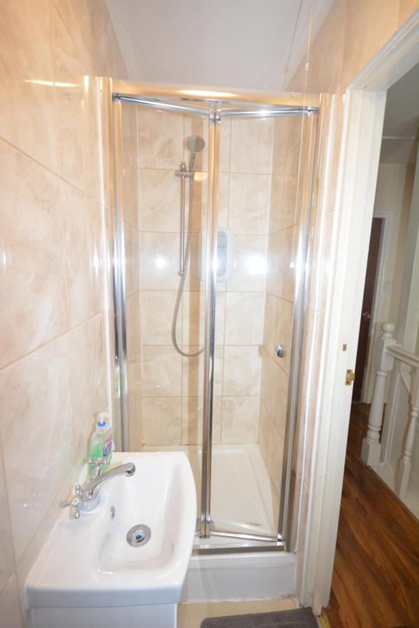 London Deluxe 6 Bedroom House Dagenham Extérieur photo