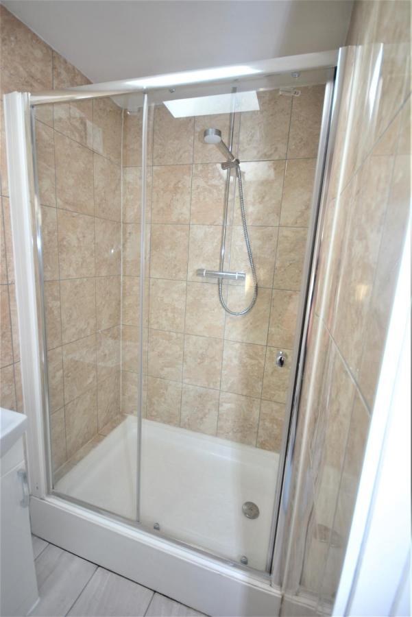 London Deluxe 6 Bedroom House Dagenham Extérieur photo