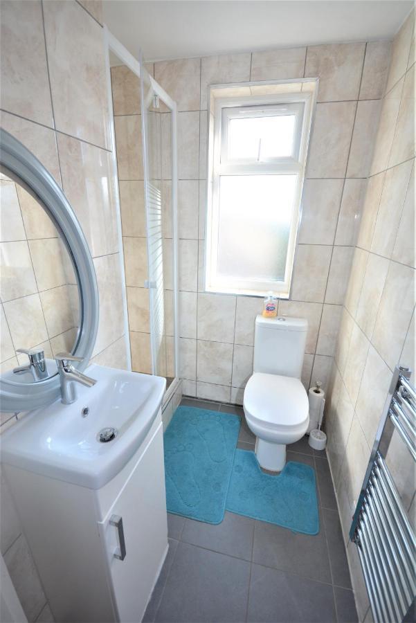 London Deluxe 6 Bedroom House Dagenham Extérieur photo