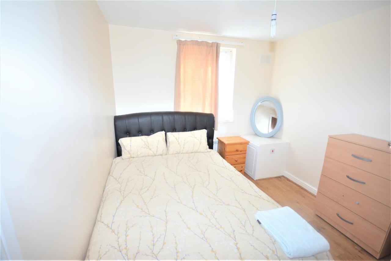London Deluxe 6 Bedroom House Dagenham Extérieur photo