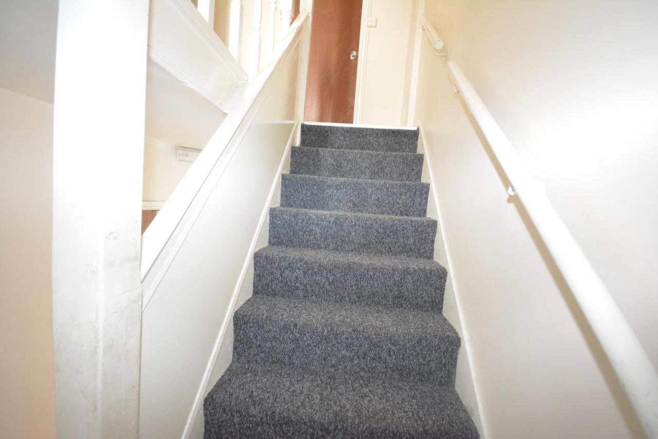 London Deluxe 6 Bedroom House Dagenham Extérieur photo