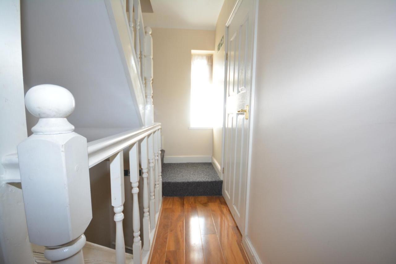 London Deluxe 6 Bedroom House Dagenham Extérieur photo
