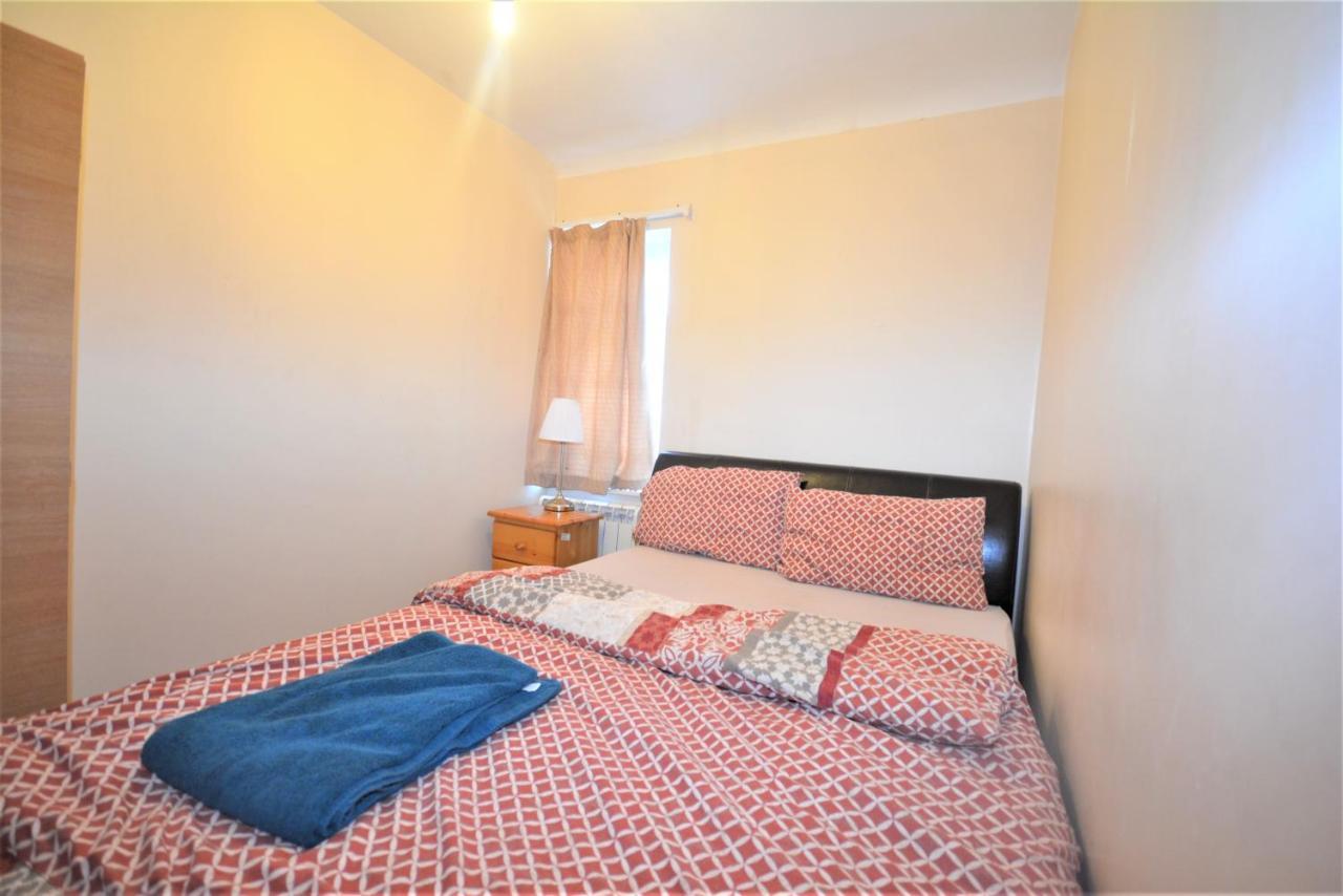 London Deluxe 6 Bedroom House Dagenham Extérieur photo
