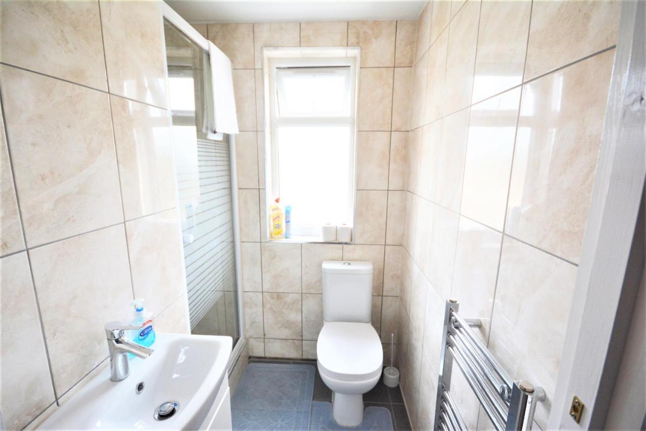 London Deluxe 6 Bedroom House Dagenham Extérieur photo