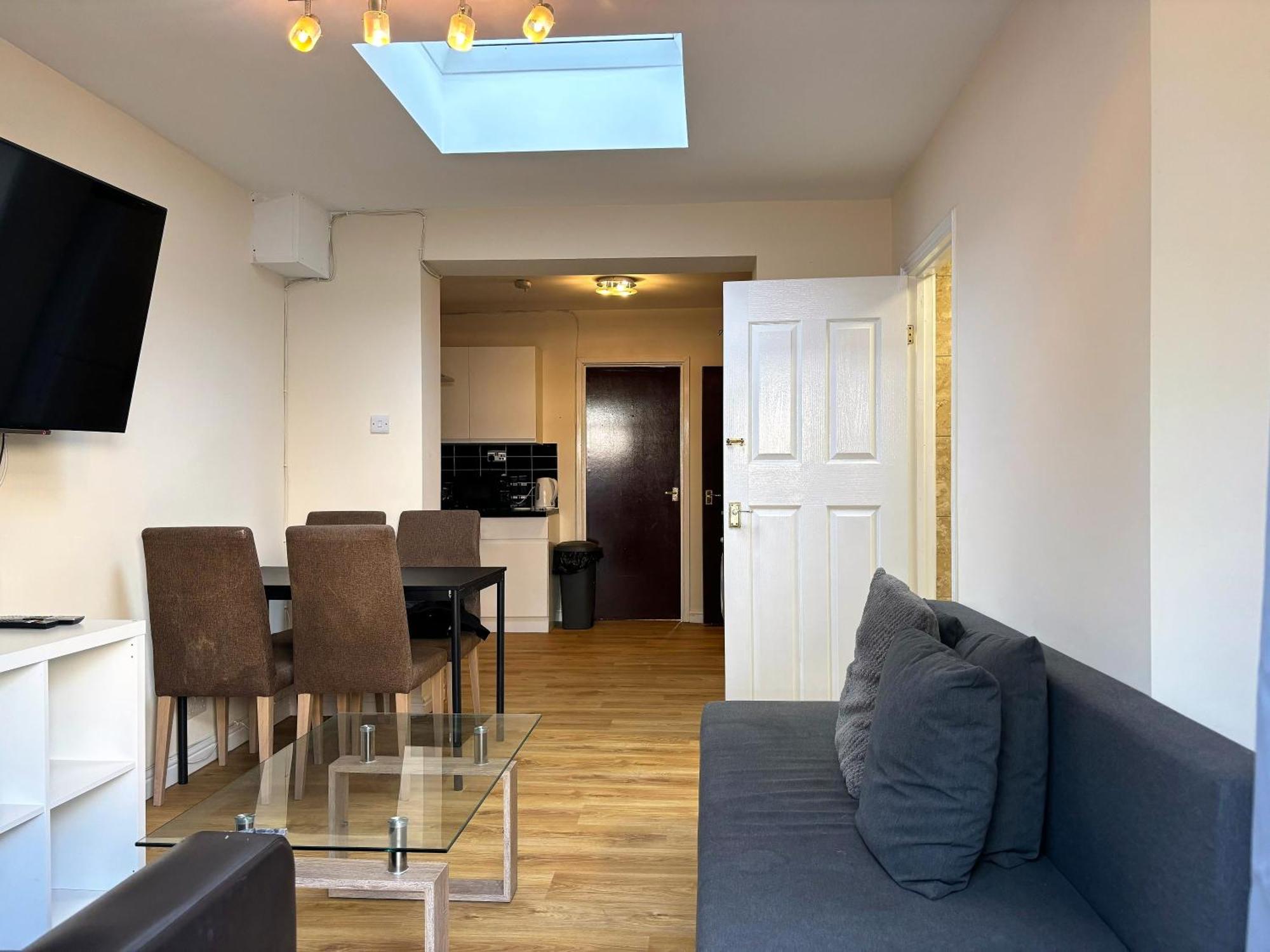 London Deluxe 6 Bedroom House Dagenham Extérieur photo