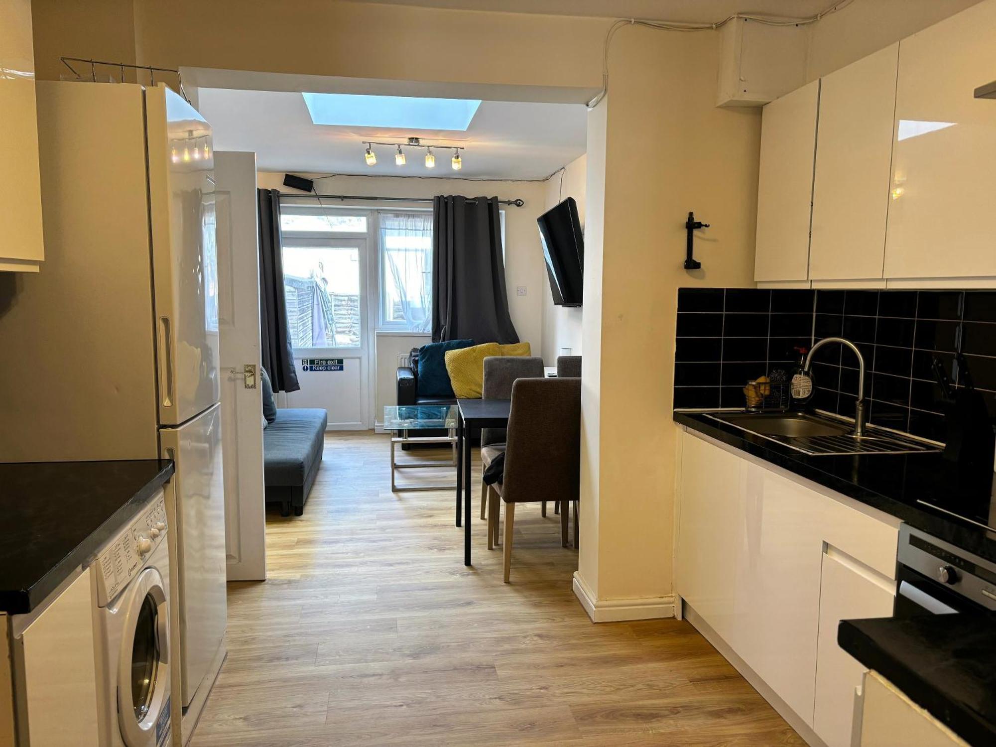 London Deluxe 6 Bedroom House Dagenham Extérieur photo