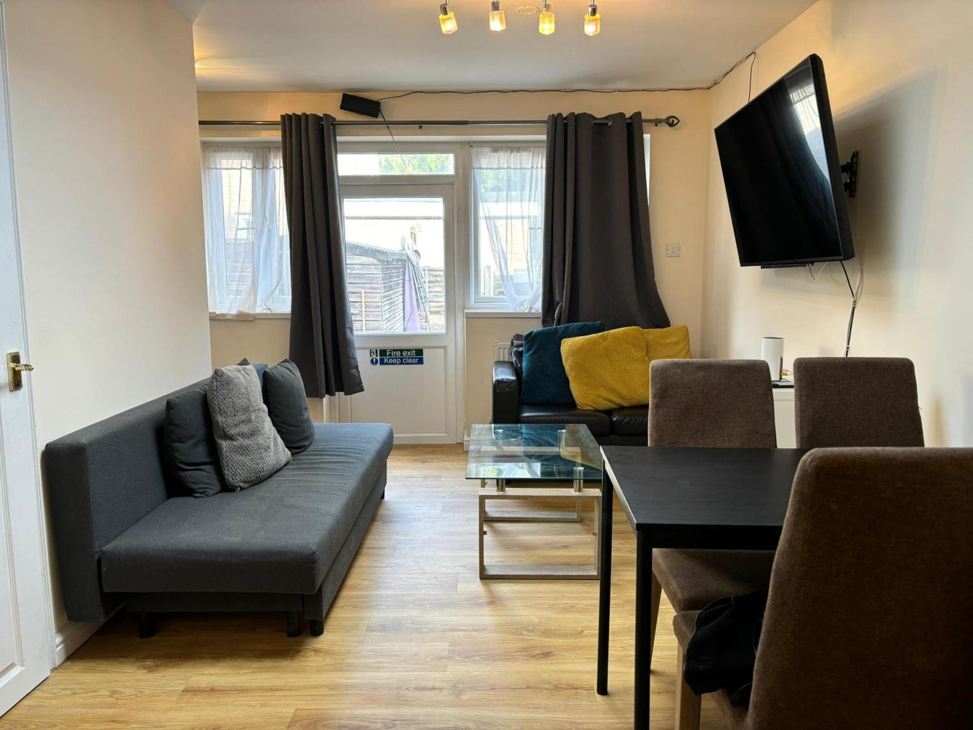 London Deluxe 6 Bedroom House Dagenham Extérieur photo